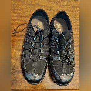 Drew Daisy bungee lace ups, size 9 W